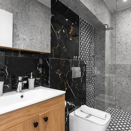 Avenue & Apartments, Nilie Hospitality Mgmt Apartment
