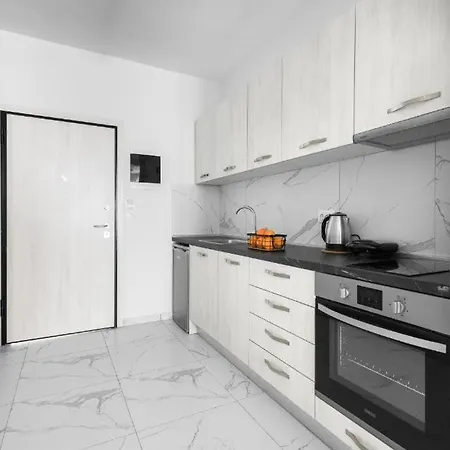 Avenue & Apartments, Nilie Hospitality Mgmt Apartment